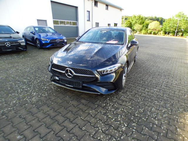 Mercedes-Benz A-Klasse A 200 AMG Line Premium Standheizung AHK Burmester Sound Winterpaket Kamera Totwinkelassistent Ambientebeleuchtung LED High Performance Modeljahr 2025 