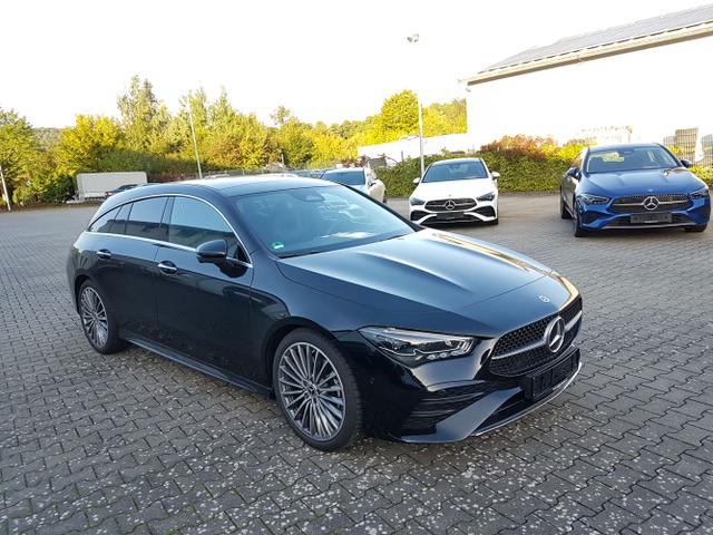 Mercedes-Benz / CLA Shooting Brake / Schwarz / / / 