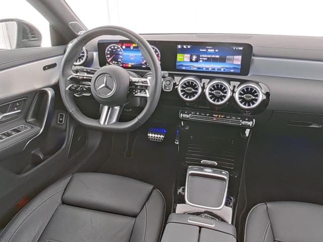 Mercedes-Benz CLA Shooting Brake 200 SB AMG Line Premium Verkehrszeichen Assist Smart Phone Integration Winter Paket Ambientebeleuchtung Keyless GO Totwinkel Assistent Panorama Schiebedach Kamera HANDS FREE ACCES Multibeam LED Modeljahr 2025 