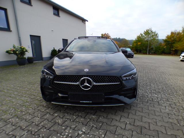 Mercedes-Benz CLA Shooting Brake 200 SB AMG Line Premium Verkehrszeichen Assist Smart Phone Integration Winter Paket Ambientebeleuchtung Keyless GO Totwinkel Assistent Panorama Schiebedach Kamera HANDS FREE ACCES Multibeam LED Modeljahr 2025 
