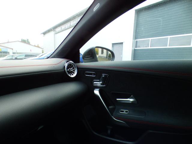 Mercedes-Benz CLA Shooting Brake 200 SB AMG Line Premium Verkehrszeichen Assist Smart Phone Integration Winter Paket Ambientebeleuchtung Keyless GO Totwinkel Assistent Panorama Schiebedach Kamera HANDS FREE ACCES Multibeam LED Modeljahr 2025 