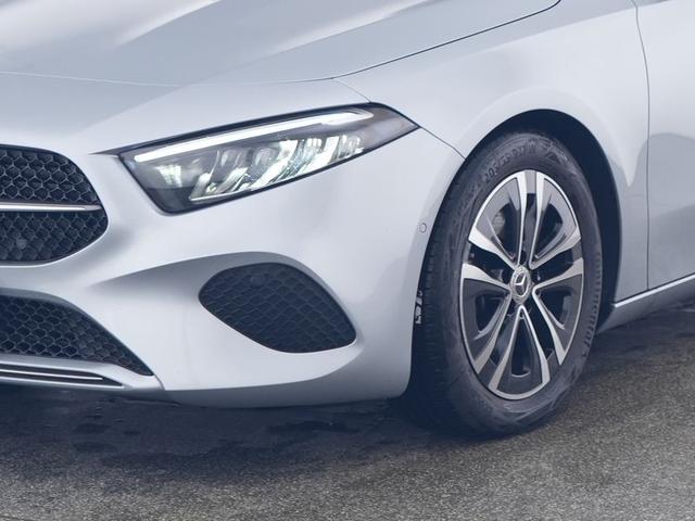 Mercedes-Benz A-Klasse A 200 d Progressive Line Advanced Plus Fahrassistenz Paket Standheizung Anhängerkupplung Adaptives Fahrwerk GUARD 360 Kamera Sidebags im Fond Memory Leder Verkehrszeichenassist Ambiente Keyless Go Winterpaket Modeljahr 2025 Vollausstattung ! 