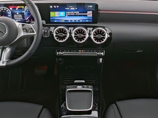 Mercedes-Benz A-Klasse A 200 d Progressive Line Advanced Plus Fahrassistenz Paket Standheizung Anhängerkupplung Adaptives Fahrwerk GUARD 360 Kamera Sidebags im Fond Memory Leder Verkehrszeichenassist Ambiente Keyless Go Winterpaket Modeljahr 2025 Vollausstattung ! 