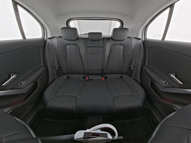 Mercedes-Benz A-Klasse A 200 d Progressive Line Advanced Plus Fahrassistenz Paket Standheizung Anhängerkupplung Adaptives Fahrwerk GUARD 360 Kamera Sidebags im Fond Memory Leder Verkehrszeichenassist Ambiente Keyless Go Winterpaket Modeljahr 2025 Vollausstattung ! 