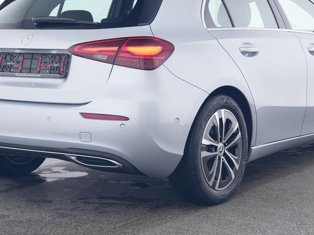 Mercedes-Benz A-Klasse A 200 d Progressive Line Advanced Plus Fahrassistenz Paket Standheizung Anhängerkupplung Adaptives Fahrwerk GUARD 360 Kamera Sidebags im Fond Memory Leder Verkehrszeichenassist Ambiente Keyless Go Winterpaket Modeljahr 2025 Vollausstattung ! 