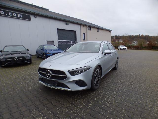 Mercedes-Benz A-Klasse A 200 d Progressive Line Advanced Plus Fahrassistenz Paket Standheizung Anh&auml;ngerkupplung Adaptives Fahrwerk GUARD 360 Kamera Sidebags im Fond Memory Leder Verkehrszeichenassist Ambiente Keyless Go Winterpaket Modeljahr 2025 Vollausstattung ! 