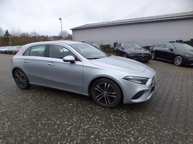 Mercedes-Benz A-Klasse A 200 d Progressive Line Advanced Plus Fahrassistenz Paket Standheizung Anh&auml;ngerkupplung Adaptives Fahrwerk GUARD 360 Kamera Sidebags im Fond Memory Leder Verkehrszeichenassist Ambiente Keyless Go Winterpaket Modeljahr 2025 Vollausstattung ! 