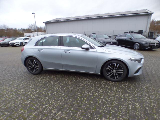 Mercedes-Benz A-Klasse A 200 d Progressive Line Advanced Plus Fahrassistenz Paket Standheizung Anh&auml;ngerkupplung Adaptives Fahrwerk GUARD 360 Kamera Sidebags im Fond Memory Leder Verkehrszeichenassist Ambiente Keyless Go Winterpaket Modeljahr 2025 Vollausstattung ! 