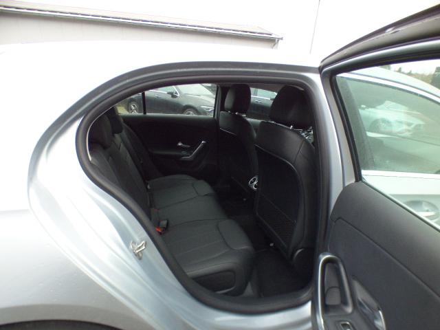 Mercedes-Benz A-Klasse A 200 d Progressive Line Advanced Plus Fahrassistenz Paket Standheizung Anh&auml;ngerkupplung Adaptives Fahrwerk GUARD 360 Kamera Sidebags im Fond Memory Leder Verkehrszeichenassist Ambiente Keyless Go Winterpaket Modeljahr 2025 Vollausstattung ! 