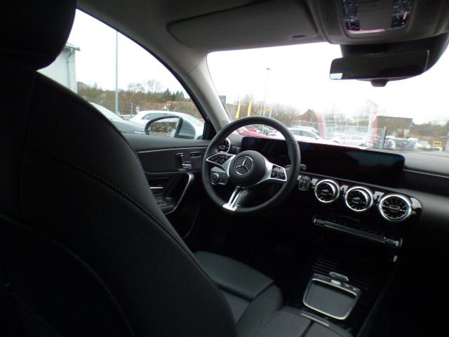 Mercedes-Benz A-Klasse A 200 d Progressive Line Advanced Plus Fahrassistenz Paket Standheizung Anh&auml;ngerkupplung Adaptives Fahrwerk GUARD 360 Kamera Sidebags im Fond Memory Leder Verkehrszeichenassist Ambiente Keyless Go Winterpaket Modeljahr 2025 Vollausstattung ! 