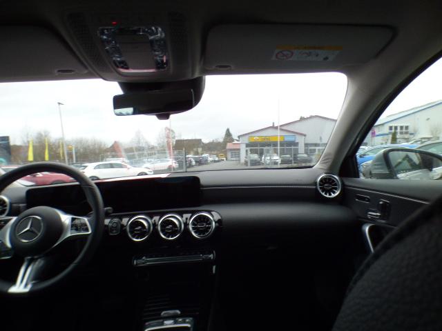 Mercedes-Benz A-Klasse A 200 d Progressive Line Advanced Plus Fahrassistenz Paket Standheizung Anh&auml;ngerkupplung Adaptives Fahrwerk GUARD 360 Kamera Sidebags im Fond Memory Leder Verkehrszeichenassist Ambiente Keyless Go Winterpaket Modeljahr 2025 Vollausstattung ! 