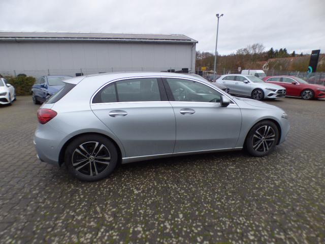 Mercedes-Benz A-Klasse A 200 d Progressive Line Advanced Plus Fahrassistenz Paket Standheizung Anh&auml;ngerkupplung Adaptives Fahrwerk GUARD 360 Kamera Sidebags im Fond Memory Leder Verkehrszeichenassist Ambiente Keyless Go Winterpaket Modeljahr 2025 Vollausstattung ! 