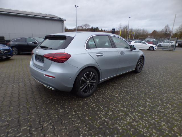 Mercedes-Benz A-Klasse A 200 d Progressive Line Advanced Plus Fahrassistenz Paket Standheizung Anh&auml;ngerkupplung Adaptives Fahrwerk GUARD 360 Kamera Sidebags im Fond Memory Leder Verkehrszeichenassist Ambiente Keyless Go Winterpaket Modeljahr 2025 Vollausstattung ! 