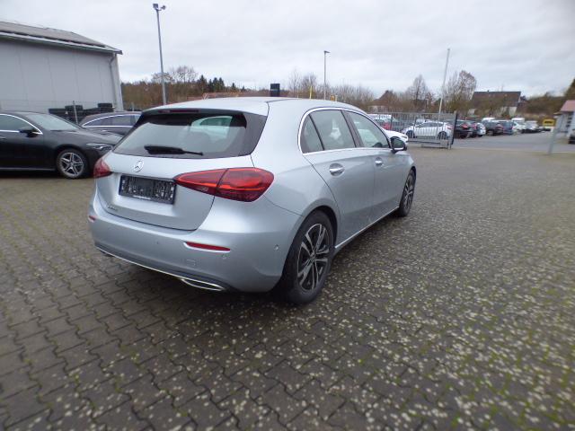 Mercedes-Benz A-Klasse A 200 d Progressive Line Advanced Plus Fahrassistenz Paket Standheizung Anh&auml;ngerkupplung Adaptives Fahrwerk GUARD 360 Kamera Sidebags im Fond Memory Leder Verkehrszeichenassist Ambiente Keyless Go Winterpaket Modeljahr 2025 Vollausstattung ! 