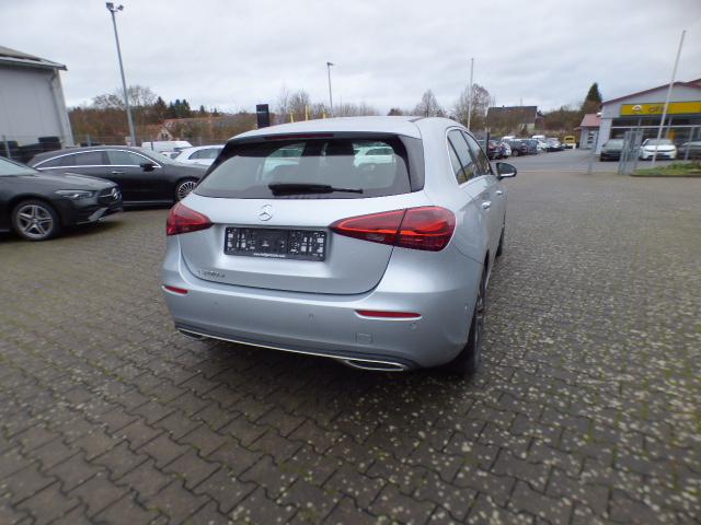 Mercedes-Benz A-Klasse A 200 d Progressive Line Advanced Plus Fahrassistenz Paket Standheizung Anh&auml;ngerkupplung Adaptives Fahrwerk GUARD 360 Kamera Sidebags im Fond Memory Leder Verkehrszeichenassist Ambiente Keyless Go Winterpaket Modeljahr 2025 Vollausstattung ! 