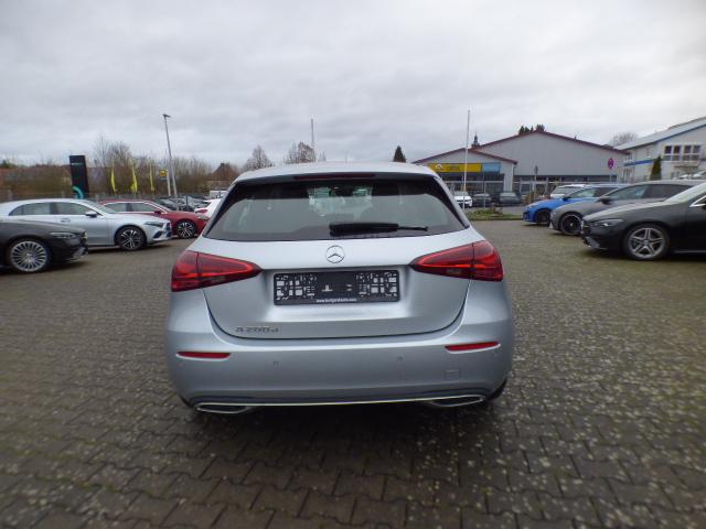 Mercedes-Benz A-Klasse A 200 d Progressive Line Advanced Plus Fahrassistenz Paket Standheizung Anh&auml;ngerkupplung Adaptives Fahrwerk GUARD 360 Kamera Sidebags im Fond Memory Leder Verkehrszeichenassist Ambiente Keyless Go Winterpaket Modeljahr 2025 Vollausstattung ! 
