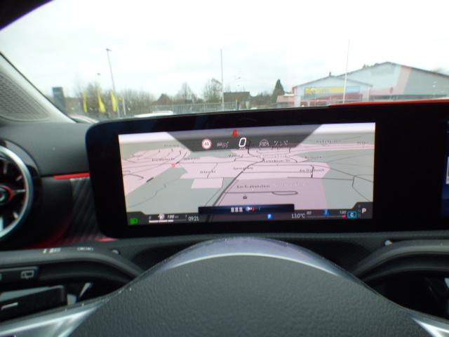 Mercedes-Benz A-Klasse A 200 d Progressive Line Advanced Plus Fahrassistenz Paket Standheizung Anh&auml;ngerkupplung Adaptives Fahrwerk GUARD 360 Kamera Sidebags im Fond Memory Leder Verkehrszeichenassist Ambiente Keyless Go Winterpaket Modeljahr 2025 Vollausstattung ! 