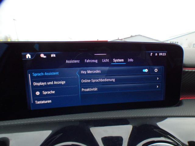 Mercedes-Benz A-Klasse A 200 d Progressive Line Advanced Plus Fahrassistenz Paket Standheizung Anh&auml;ngerkupplung Adaptives Fahrwerk GUARD 360 Kamera Sidebags im Fond Memory Leder Verkehrszeichenassist Ambiente Keyless Go Winterpaket Modeljahr 2025 Vollausstattung ! 