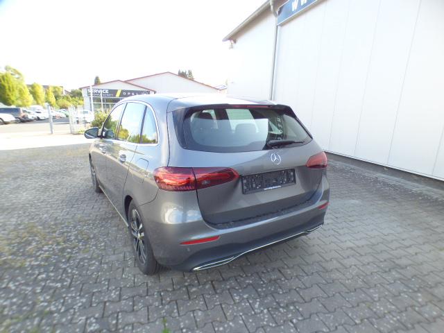 Mercedes-Benz B-Klasse B 200 Progressive Line Advanced Leder-Paket Fahrassistenz Paket Anh&auml;ngerkupplung 360 Grad Kamera Verkehrszeichen Assistent Winter Volldigitales Instrumenten Display Hybrid Antrieb mit 48-Volt Technologie Modeljahr 2026 