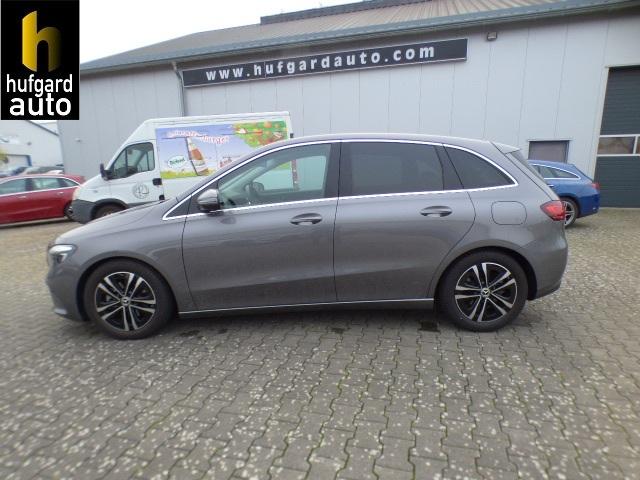 Mercedes-Benz B-Klasse - B 200 Progressive Line Advanced Leder-Paket Fahrassistenz Paket Anh&auml;ngerkupplung 360 Grad Kamera Verkehrszeichen Assistent Winter Volldigitales Instrumenten Display Hybrid Antrieb mit 48-Volt Technologie Modeljahr 2026