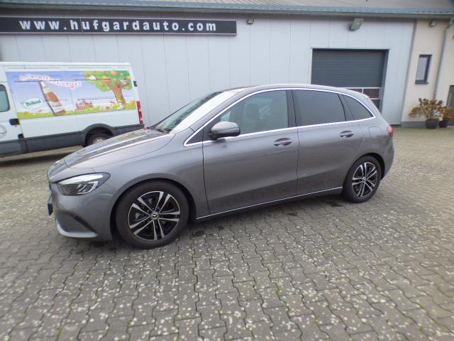 Mercedes-Benz B-Klasse B 200 Progressive Line Advanced Leder-Paket Fahrassistenz Paket Anh&auml;ngerkupplung 360 Grad Kamera Verkehrszeichen Assistent Winter Volldigitales Instrumenten Display Hybrid Antrieb mit 48-Volt Technologie Modeljahr 2026 