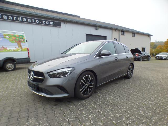 Mercedes-Benz B-Klasse B 200 Progressive Line Advanced Leder-Paket Fahrassistenz Paket Anh&auml;ngerkupplung 360 Grad Kamera Verkehrszeichen Assistent Winter Volldigitales Instrumenten Display Hybrid Antrieb mit 48-Volt Technologie Modeljahr 2026 