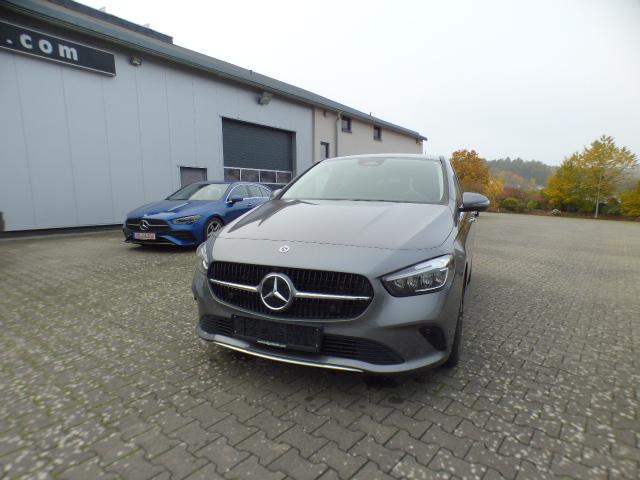 Mercedes-Benz B-Klasse B 200 Progressive Line Advanced Leder-Paket Fahrassistenz Paket Anh&auml;ngerkupplung 360 Grad Kamera Verkehrszeichen Assistent Winter Volldigitales Instrumenten Display Hybrid Antrieb mit 48-Volt Technologie Modeljahr 2026 