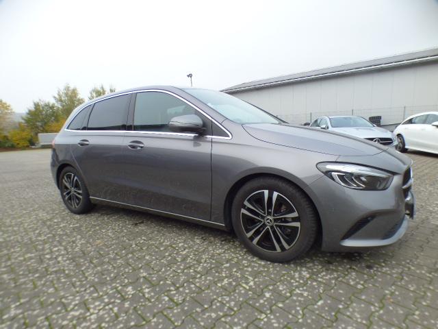 Mercedes-Benz B-Klasse B 200 Progressive Line Advanced Leder-Paket Fahrassistenz Paket Anh&auml;ngerkupplung 360 Grad Kamera Verkehrszeichen Assistent Winter Volldigitales Instrumenten Display Hybrid Antrieb mit 48-Volt Technologie Modeljahr 2026 