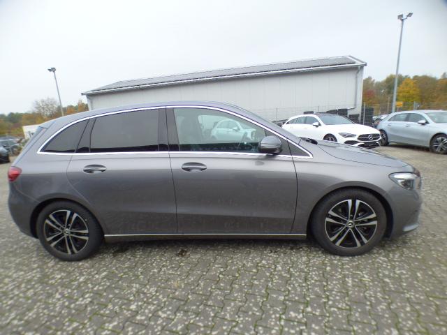 Mercedes-Benz B-Klasse B 200 Progressive Line Advanced Leder-Paket Fahrassistenz Paket Anh&auml;ngerkupplung 360 Grad Kamera Verkehrszeichen Assistent Winter Volldigitales Instrumenten Display Hybrid Antrieb mit 48-Volt Technologie Modeljahr 2026 