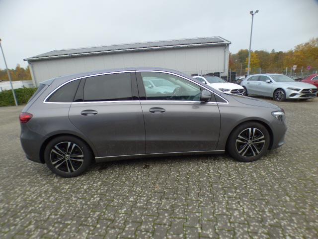 Mercedes-Benz B-Klasse B 200 Progressive Line Advanced Leder-Paket Fahrassistenz Paket Anh&auml;ngerkupplung 360 Grad Kamera Verkehrszeichen Assistent Winter Volldigitales Instrumenten Display Hybrid Antrieb mit 48-Volt Technologie Modeljahr 2026 