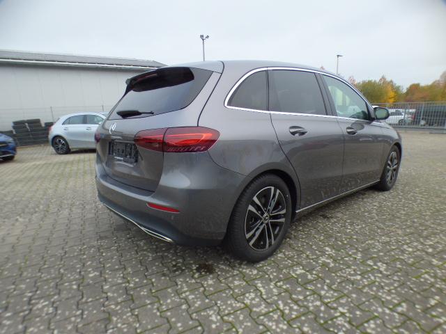 Mercedes-Benz B-Klasse B 200 Progressive Line Advanced Leder-Paket Fahrassistenz Paket Anh&auml;ngerkupplung 360 Grad Kamera Verkehrszeichen Assistent Winter Volldigitales Instrumenten Display Hybrid Antrieb mit 48-Volt Technologie Modeljahr 2026 