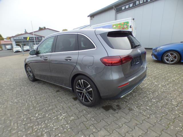 Mercedes-Benz B-Klasse B 200 Progressive Line Advanced Leder-Paket Fahrassistenz Paket Anh&auml;ngerkupplung 360 Grad Kamera Verkehrszeichen Assistent Winter Volldigitales Instrumenten Display Hybrid Antrieb mit 48-Volt Technologie Modeljahr 2026 