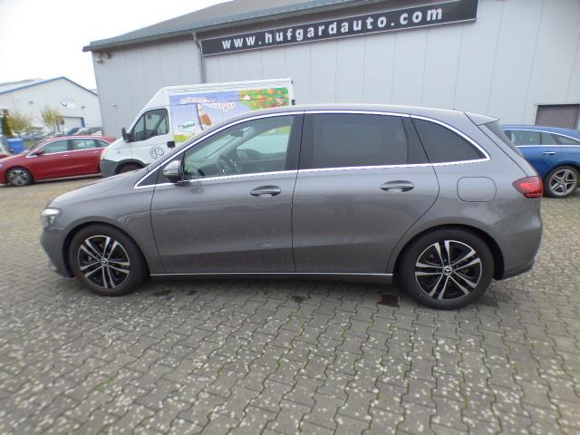 Mercedes-Benz B-Klasse B 200 Progressive Line Advanced Leder-Paket Fahrassistenz Paket Anh&auml;ngerkupplung 360 Grad Kamera Verkehrszeichen Assistent Winter Volldigitales Instrumenten Display Hybrid Antrieb mit 48-Volt Technologie Modeljahr 2026 