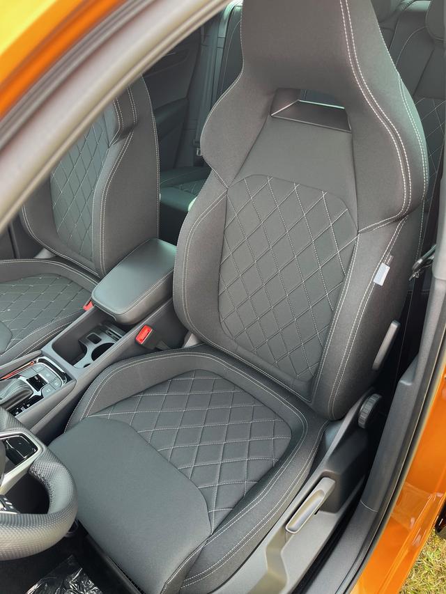 Skoda Karoq Sportline Plus ***LAGERND *AHK*SIDE-ASSIST*CANTON*360 GRAD KAMERA*** 
