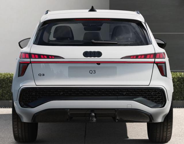 Audi Q3 Basis *VORLAUFFAHRZEUG* 407,- € monatlich* 36 Monate* Ohne Kilometerbegrenzung* 