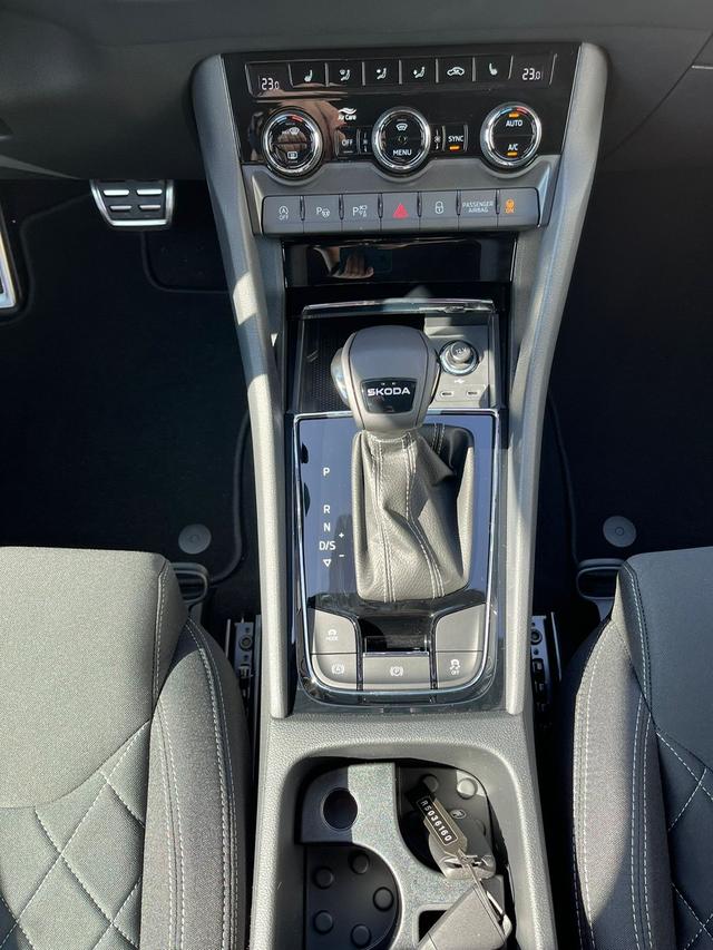Skoda Karoq Sportline *VORLAUF* 208,-&euro; monatlich* 36 Monate* Ohne Kilometerbegrenzung* 