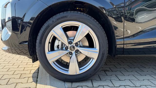Audi Q3 Basis *LAGERND* 
