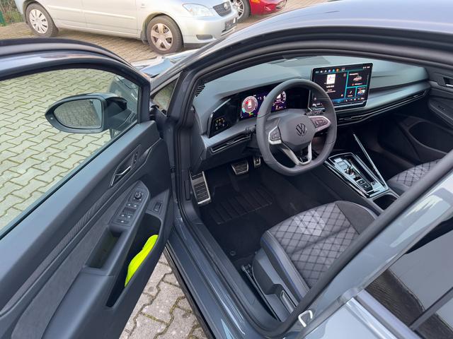 Volkswagen Golf R-LINE DSG MATRIX 360&deg; TOTW BLACK STYLE ACC 18" KESSY 