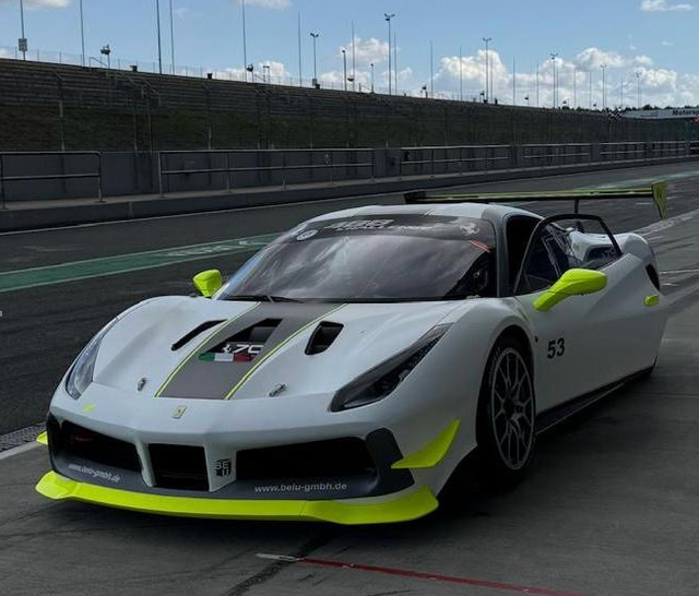 Ferrari 488 GTB CHALLENGE NUR 1.465KM / KEINE RENNEN FOLIERT !!! 