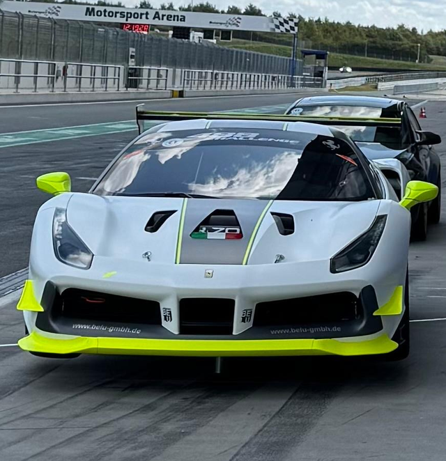 Ferrari 488 GTB CHALLENGE NUR 1.465KM / KEINE RENNEN FOLIERT !!! 