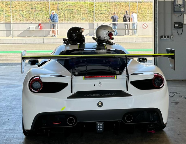 Ferrari 488 GTB CHALLENGE NUR 1.465KM / KEINE RENNEN FOLIERT !!! 