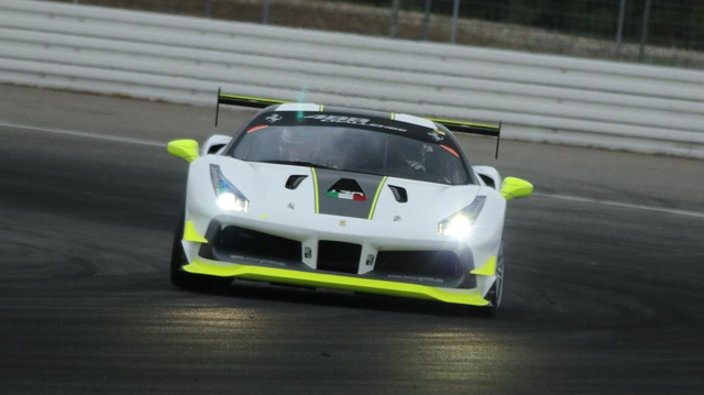 Ferrari 488 GTB CHALLENGE NUR 1.465KM / KEINE RENNEN FOLIERT !!! 