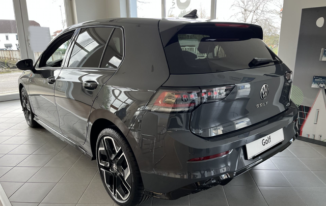 Volkswagen Golf R-LINE DSG MATRIX 360&deg; TOTW BLACK STYLE ACC 18" KESSY 