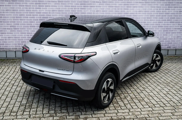 Geely E2 ULTRA 47kWh 360&deg; SHZ LHZ E-KLAPPE CARPLAY KESSY 16" 