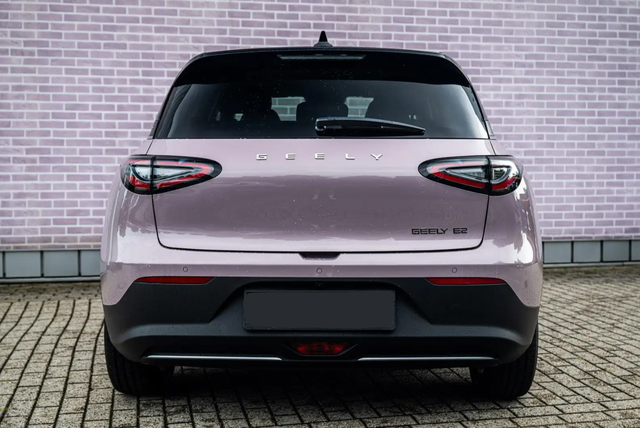 Geely E2 ULTRA 47kWh 360&deg; SHZ LHZ E-KLAPPE CARPLAY KESSY 16" 