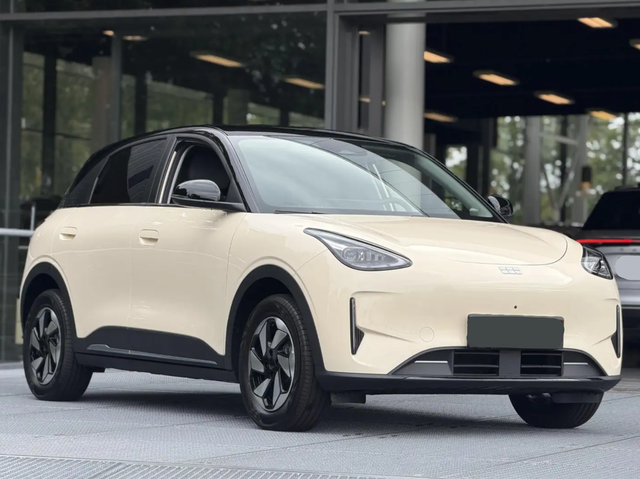 Geely E2 - ULTRA 47kWh 360&deg; SHZ LHZ E-KLAPPE CARPLAY KESSY 16"