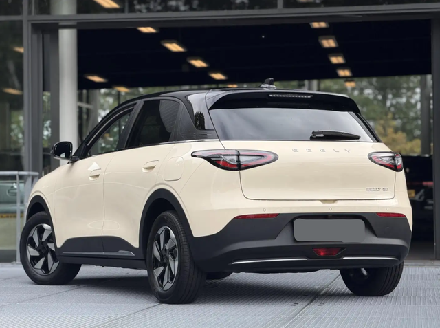 Geely E2 ULTRA 47kWh 360&deg; SHZ LHZ E-KLAPPE CARPLAY KESSY 16" 