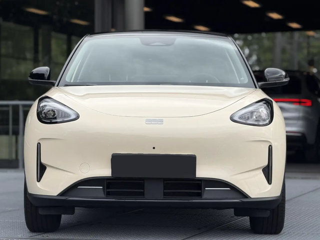 Geely E2 ULTRA 47kWh 360&deg; SHZ LHZ E-KLAPPE CARPLAY KESSY 16" 