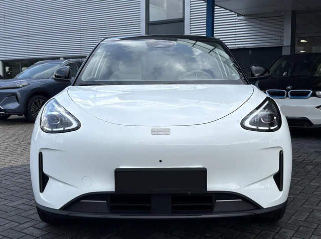 Geely E2 ULTRA 47kWh 360&deg; SHZ LHZ E-KLAPPE CARPLAY KESSY 16" 
