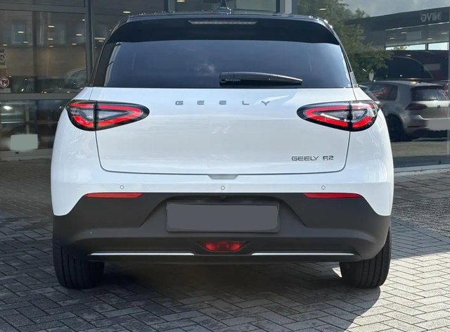Geely E2 ULTRA 47kWh 360&deg; SHZ LHZ E-KLAPPE CARPLAY KESSY 16" 